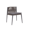 Fotografia e Karrige, emmy, alumin antracite, rattan gri e erret, jasteke gri, 59x60x72cm.