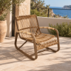 Fotografia e Karrige lounge, prado, alumin bezhe, ratan i bardhe, 66.5x67x88.5cm.