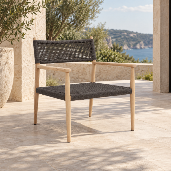 Fotografia e Karrige lounge, mood, teak natyral, ratan gri e erret, 66x70x76cm.