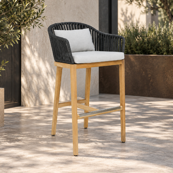 Fotografia e Stol, delos, dru teak natyral, pebble mix,  2 jasteke gri, 52.3x64.5x105.9cm.